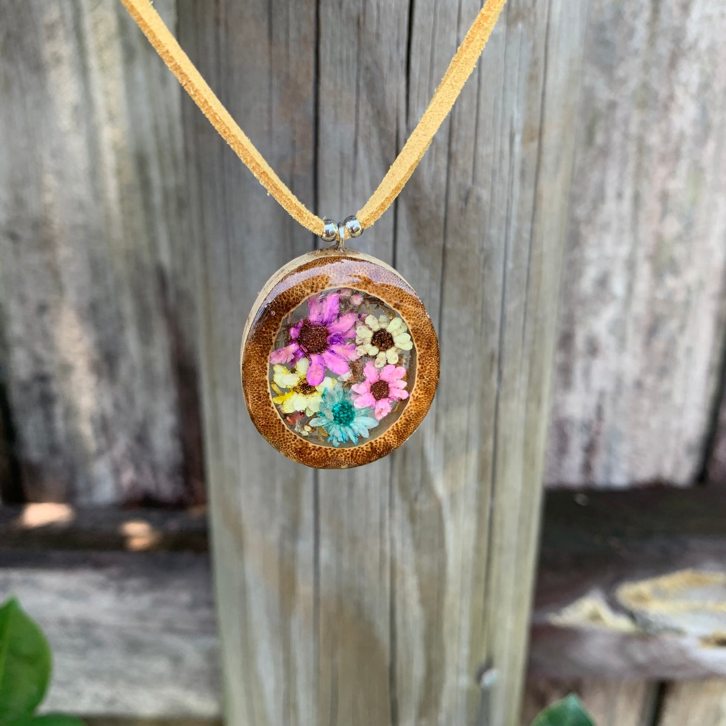 Flower Bamboo Pendant Necklace
