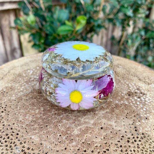 Botanical jewellery pot made with resin and real dried flowers 
