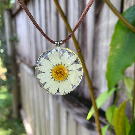 Daisy Flower Pendant Necklace