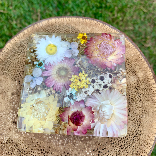 Floral jewellery box made with resin and real dried flowers 