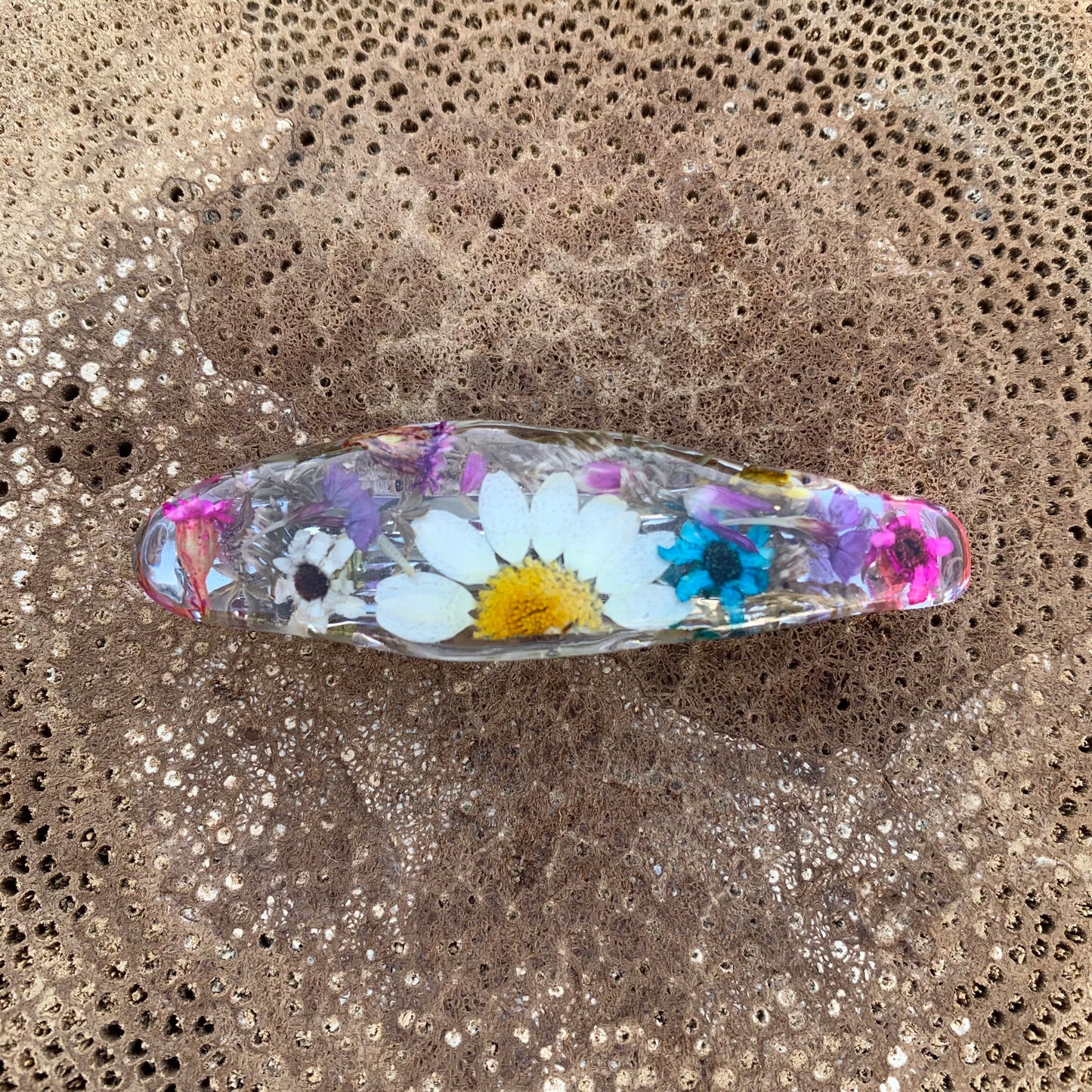 Hair clip with real dried flowers. 